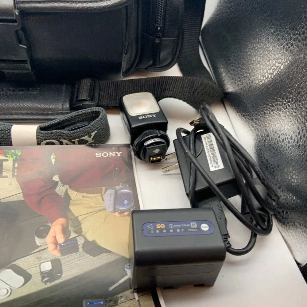 Sony HandyCam LCS-VA3 Leather Carrying Case Bag with Manuals and Extras